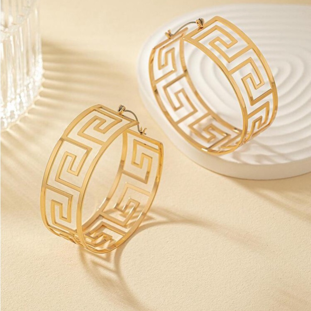Hoop ❤️ Earrings - Picture 3 of 6